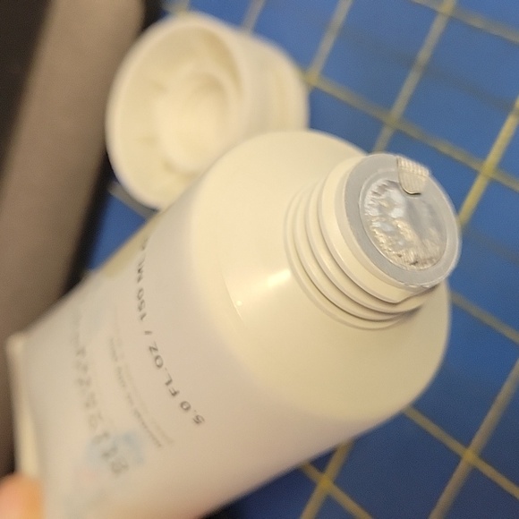 Community Sixty-Six Detoxifying Gel Cleanser 150ml New Sealed Tube - Picture 2 of 3